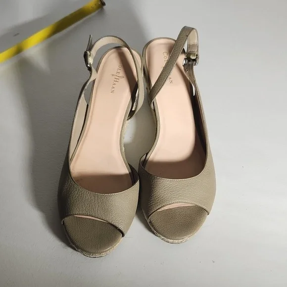Cole Haan Womens Wedge Heels Size 9 shoes has flaw - Picture 3 of 16